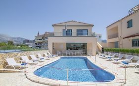 Anemos Villas  3*